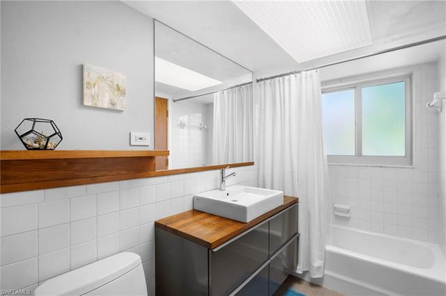 2372 Woodland TER, Fort Myers, FL 33907