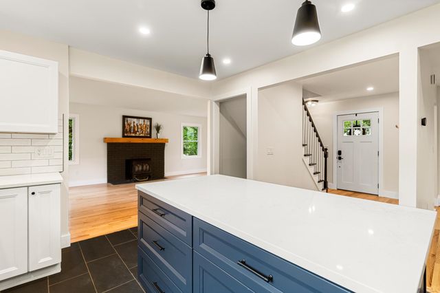 180 Laurel Hill Drive, South Burlington, VT 05405