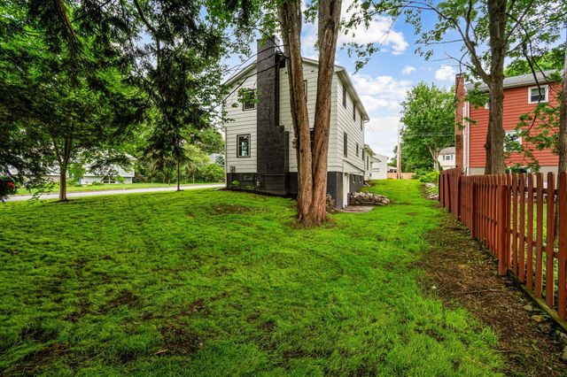 180 Laurel Hill Drive, South Burlington, VT 05405