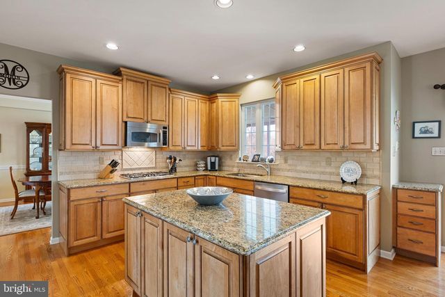 26 WOODSIDE FARM DR, Garnet Valley, PA 19060
