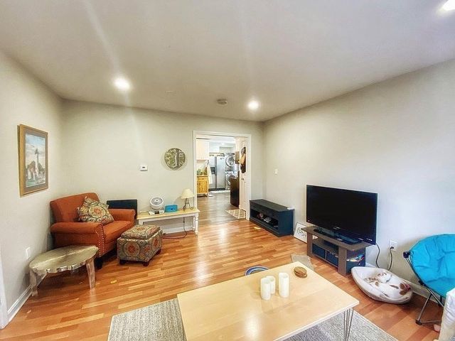 28 Francis 2, Waltham, MA 02451