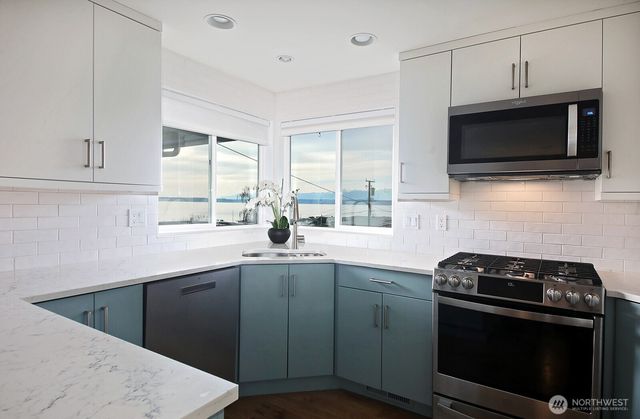 5539 Mutiny Sands Road, Freeland, WA 98249