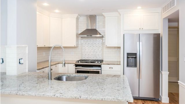 17 Neponset St A, Canton, MA 02021