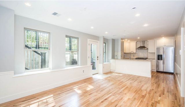 17 Neponset St A, Canton, MA 02021