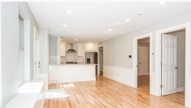 17 Neponset St A, Canton, MA 02021