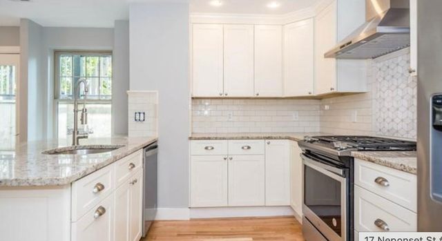17 Neponset St A, Canton, MA 02021