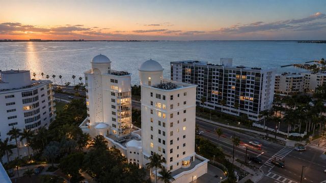 128 GOLDEN GATE POINT 202A, Sarasota, FL 34236