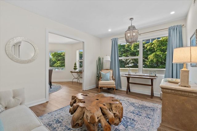 128 GOLDEN GATE POINT 202A, Sarasota, FL 34236