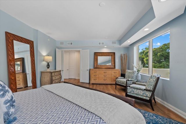 128 GOLDEN GATE POINT 202A, Sarasota, FL 34236