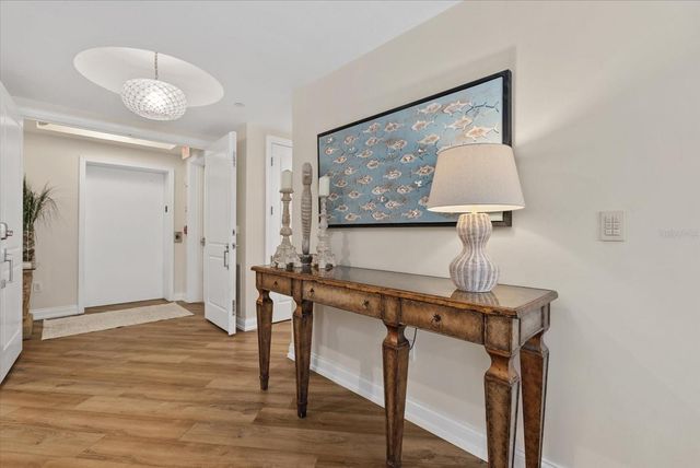 128 GOLDEN GATE POINT 202A, Sarasota, FL 34236