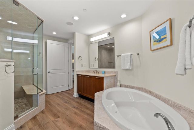 128 GOLDEN GATE POINT 202A, Sarasota, FL 34236