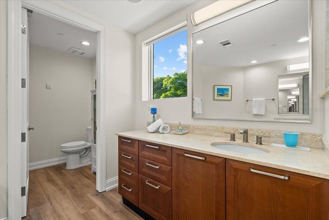 128 GOLDEN GATE POINT 202A, Sarasota, FL 34236