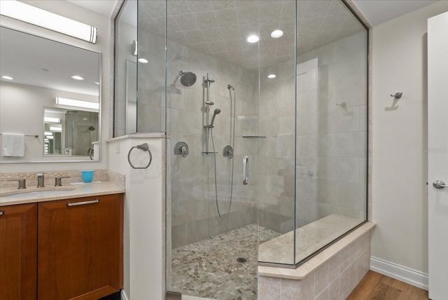 128 GOLDEN GATE POINT 202A, Sarasota, FL 34236