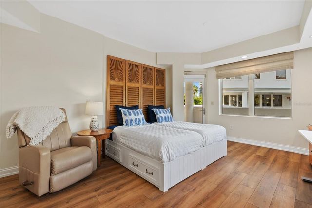 128 GOLDEN GATE POINT 202A, Sarasota, FL 34236