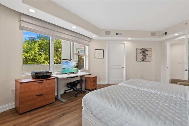 128 GOLDEN GATE POINT 202A, Sarasota, FL 34236