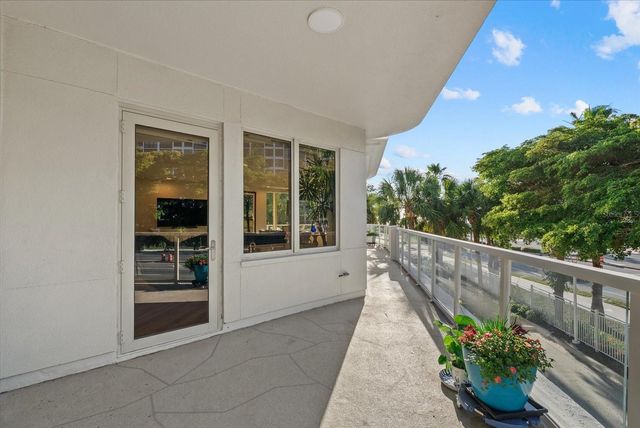 128 GOLDEN GATE POINT 202A, Sarasota, FL 34236