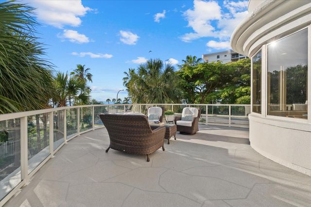 128 GOLDEN GATE POINT 202A, Sarasota, FL 34236