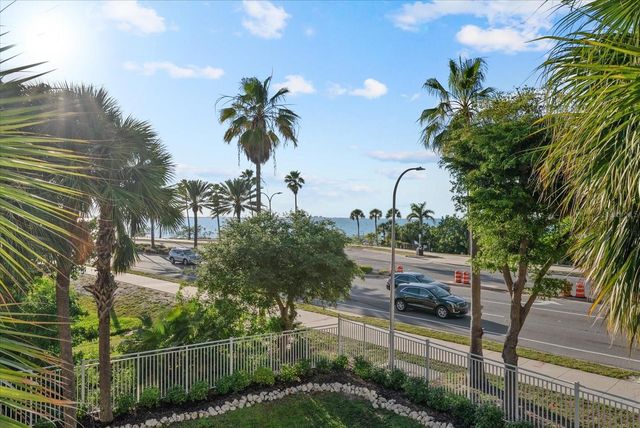 128 GOLDEN GATE POINT 202A, Sarasota, FL 34236