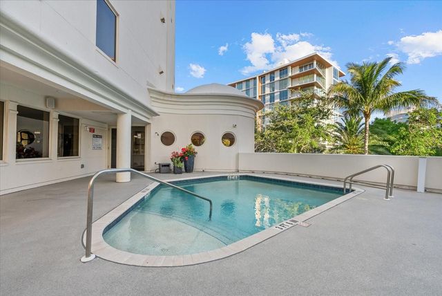 128 GOLDEN GATE POINT 202A, Sarasota, FL 34236