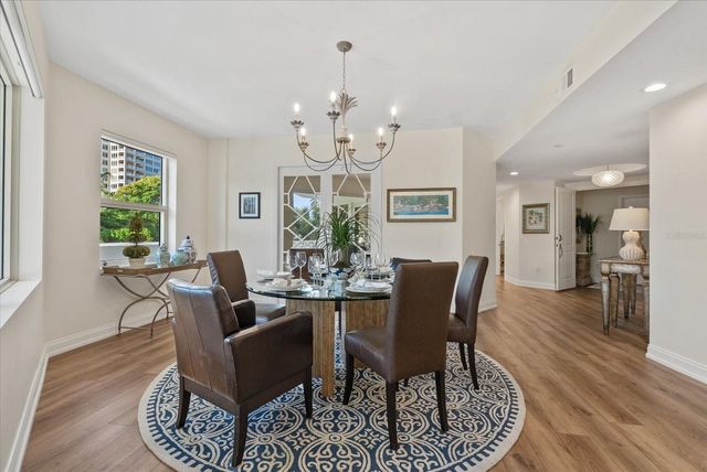 128 GOLDEN GATE POINT 202A, Sarasota, FL 34236