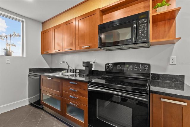 128 GOLDEN GATE POINT 202A, Sarasota, FL 34236