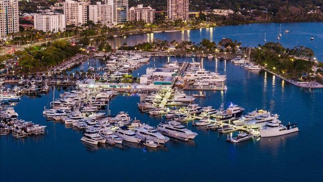 128 GOLDEN GATE POINT 202A, Sarasota, FL 34236