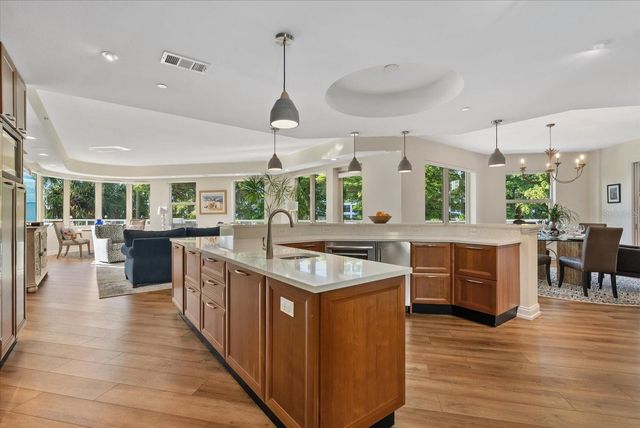 128 GOLDEN GATE POINT 202A, Sarasota, FL 34236