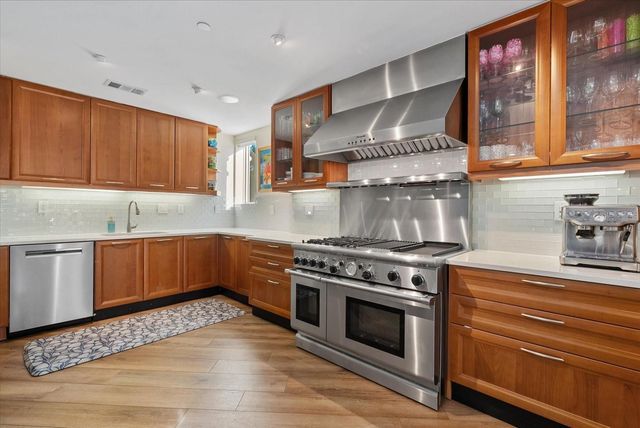 128 GOLDEN GATE POINT 202A, Sarasota, FL 34236