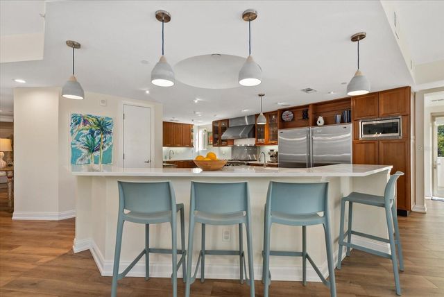 128 GOLDEN GATE POINT 202A, Sarasota, FL 34236