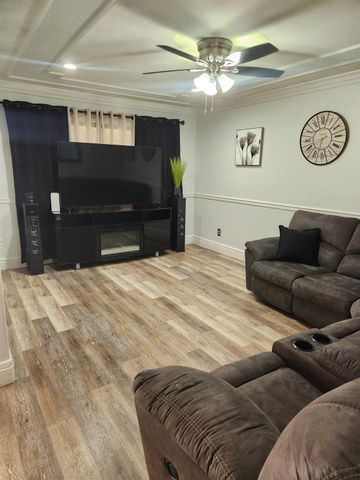 2467 Rhine Way, Elverta, CA 95626