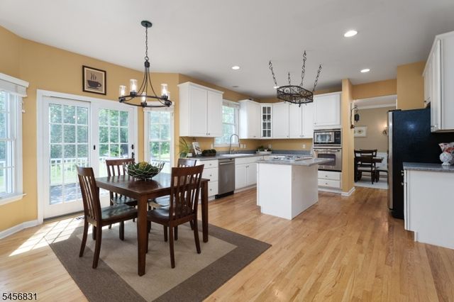 2 Aronimink Ct, Montgomery Twp., NJ 08558