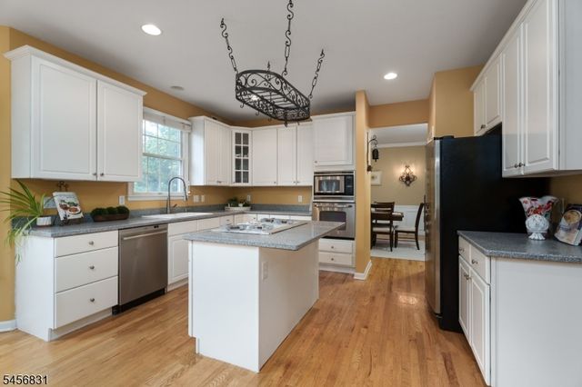 2 Aronimink Ct, Montgomery Twp., NJ 08558