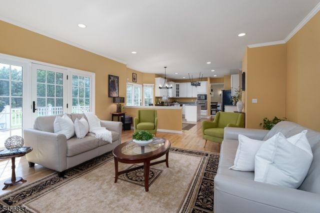 2 Aronimink Ct, Montgomery Twp., NJ 08558