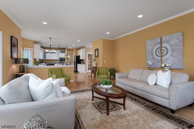 2 Aronimink Ct, Montgomery Twp., NJ 08558
