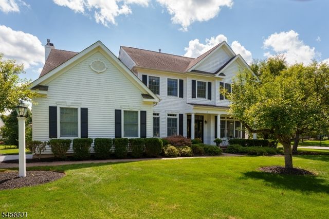 2 Aronimink Ct, Montgomery Twp., NJ 08558