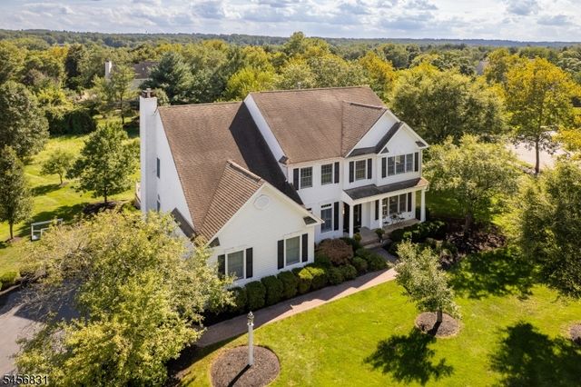 2 Aronimink Ct, Montgomery Twp., NJ 08558