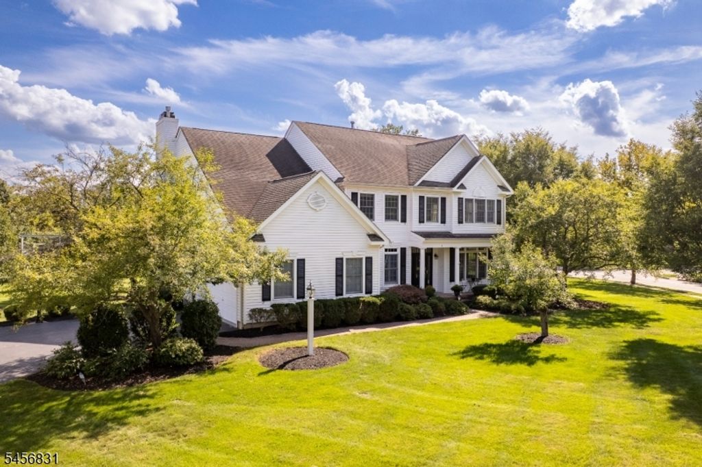 2 Aronimink Ct, Montgomery Twp., NJ 08558