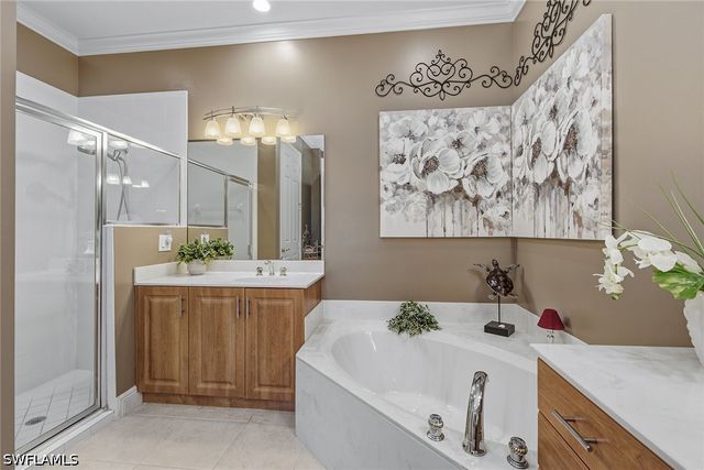 9243 Tesoro LN 103, Naples, FL 34114