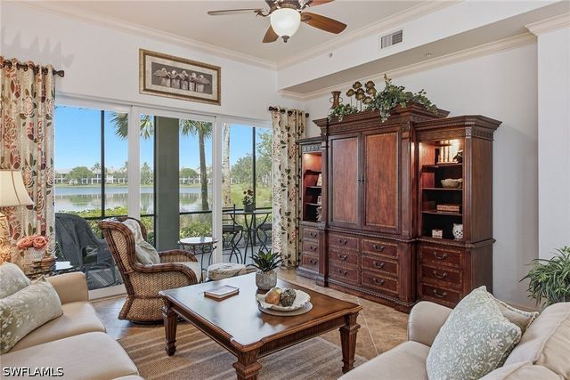 9243 Tesoro LN 103, Naples, FL 34114