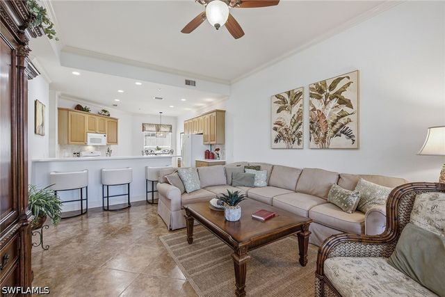 9243 Tesoro LN 103, Naples, FL 34114