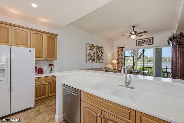 9243 Tesoro LN 103, Naples, FL 34114