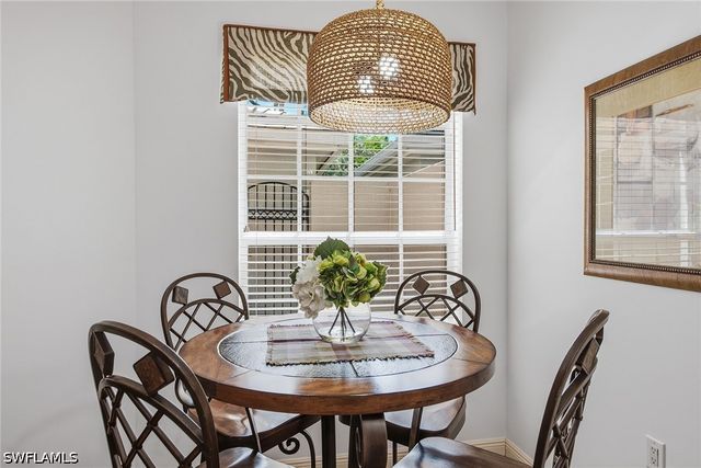 9243 Tesoro LN 103, Naples, FL 34114
