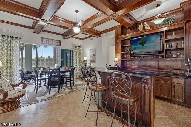 9243 Tesoro LN 103, Naples, FL 34114