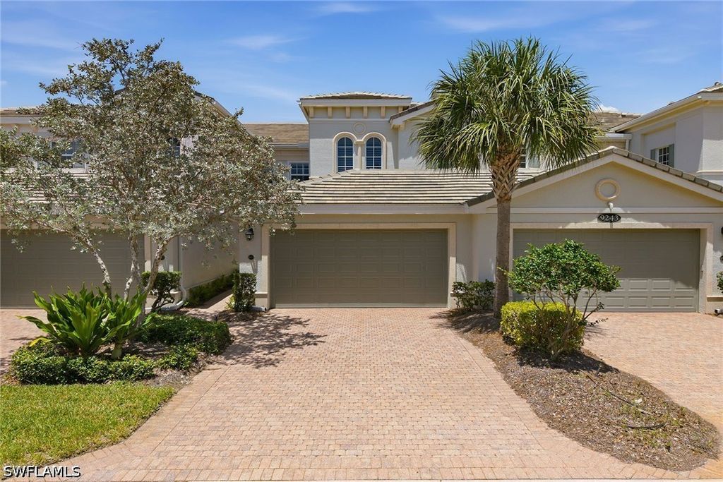 9243 Tesoro LN 103, Naples, FL 34114
