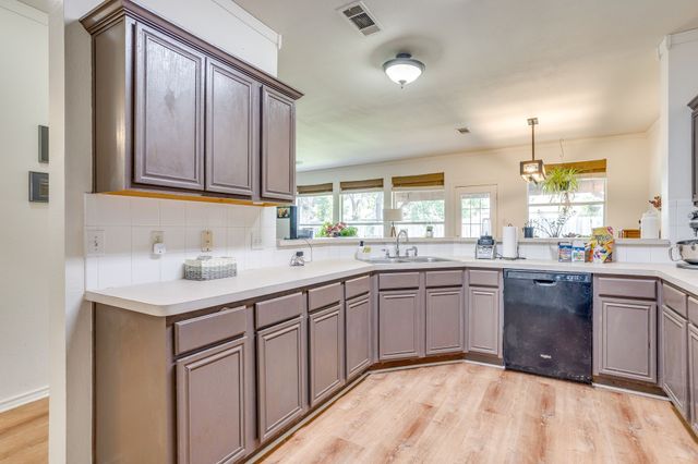 525 Oakbrook Drive, Burleson, TX 76028