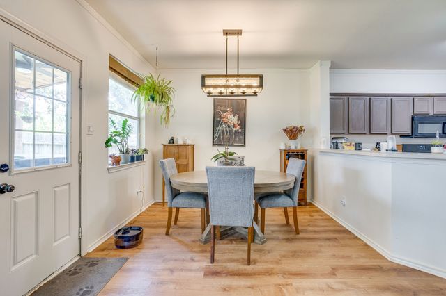 525 Oakbrook Drive, Burleson, TX 76028