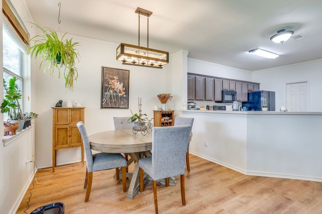 525 Oakbrook Drive, Burleson, TX 76028