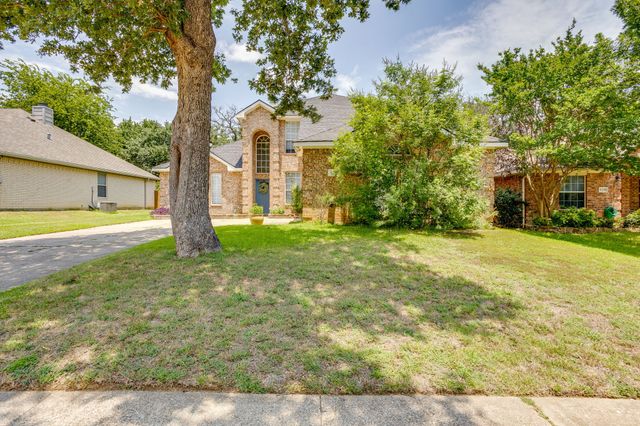525 Oakbrook Drive, Burleson, TX 76028