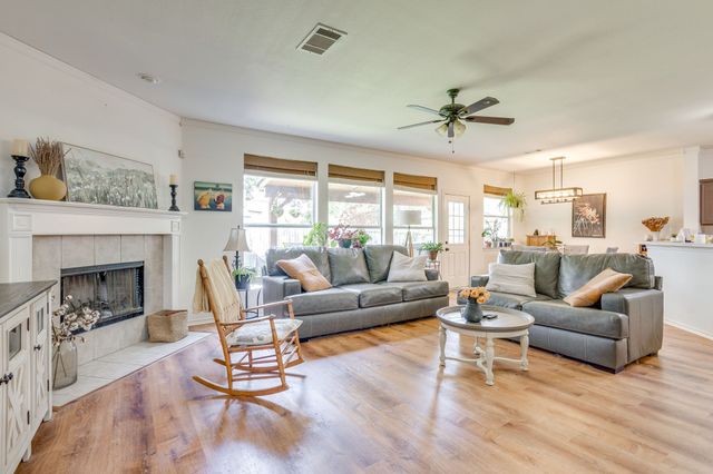 525 Oakbrook Drive, Burleson, TX 76028