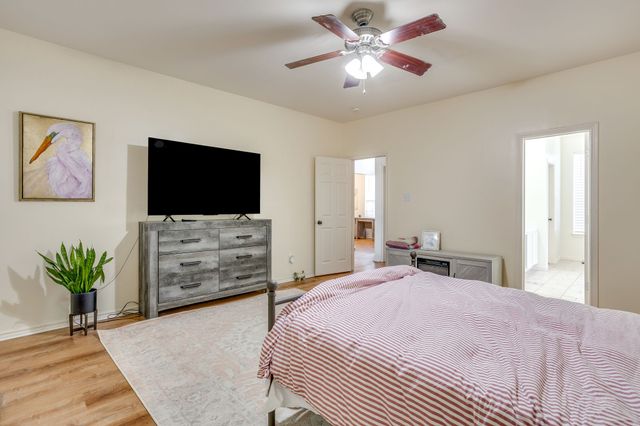 525 Oakbrook Drive, Burleson, TX 76028